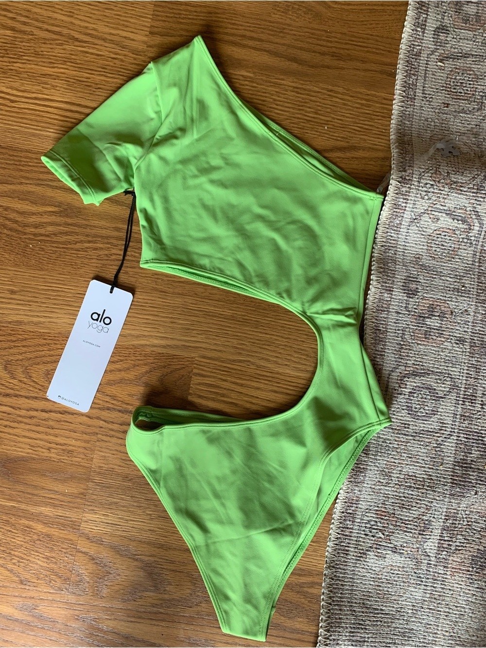 NWT ALO Yoga Neon Green Body Suit Women Size XXS Athletic Short Sleeve New